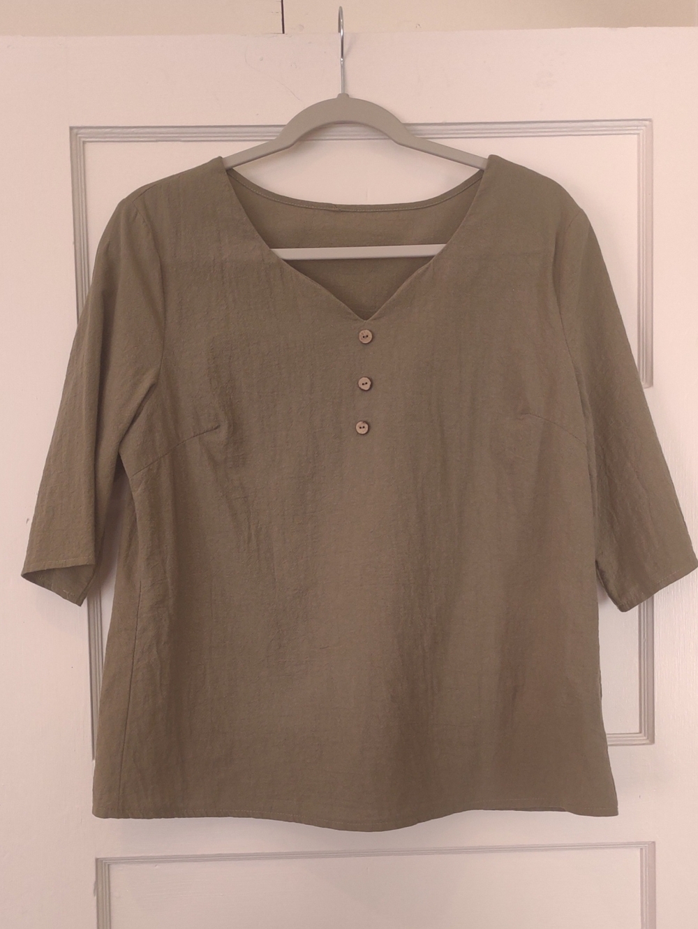 Relaxed V-Neck Buttoned Women's Blouse in Olive Green